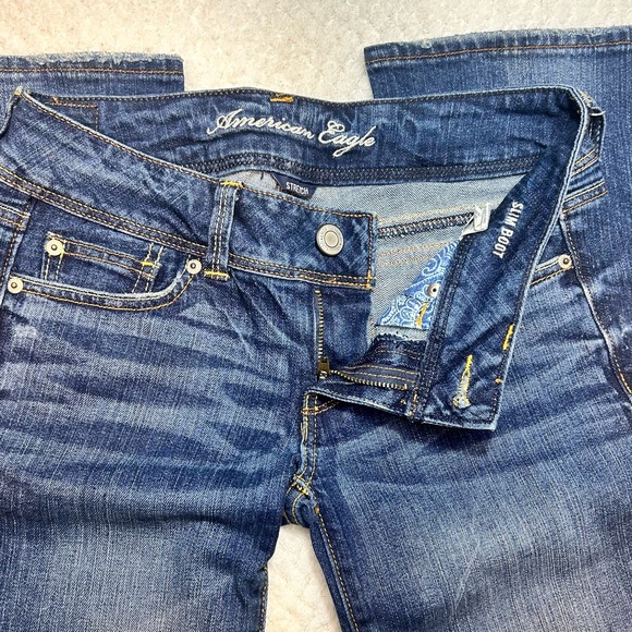 Women's American Eagle low rise slim boot blue jeans size 4 distressed knees - Picture 5 of 7